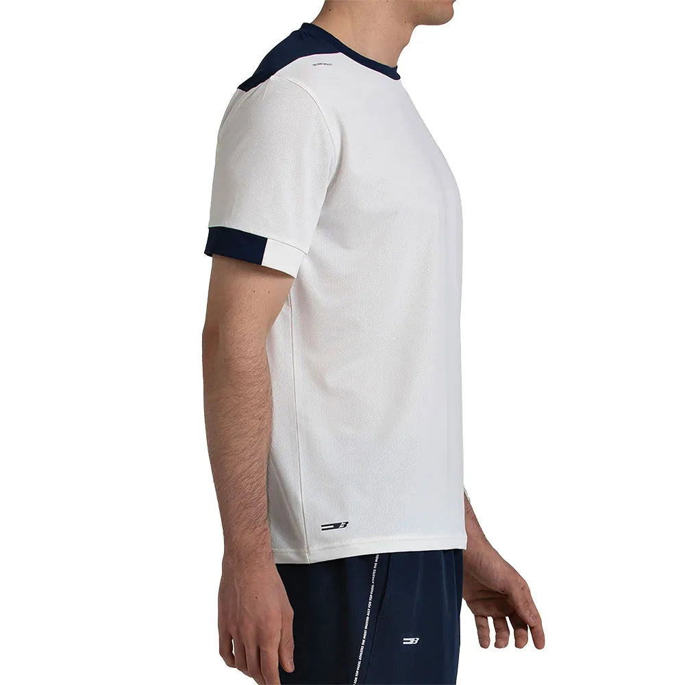 Wit Bullpadel Mananu T-shirt van opzij met donkerblauwe mouwboord