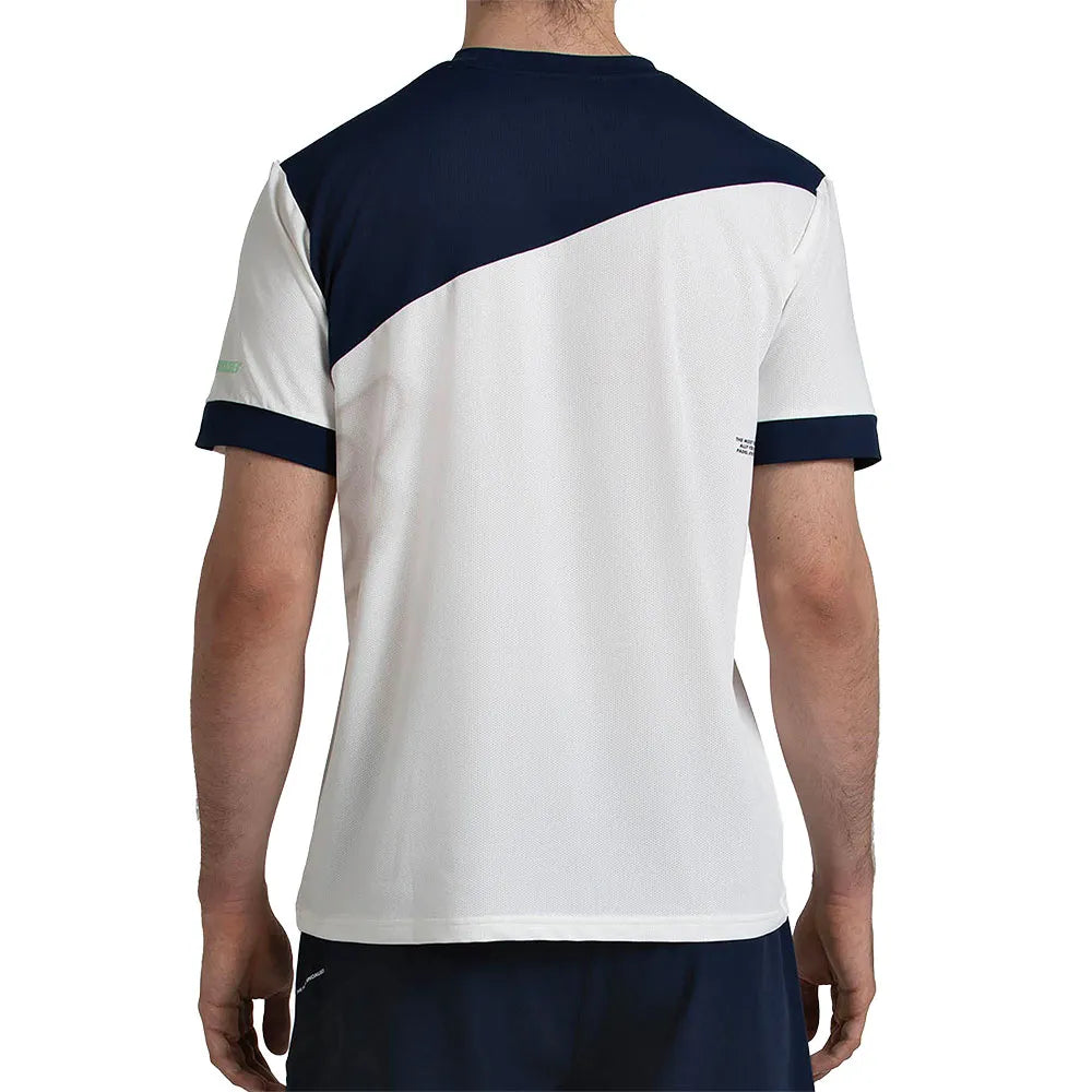Achterzijde van het witte Bullpadel Mananu T-shirt met blauw schoudervlak