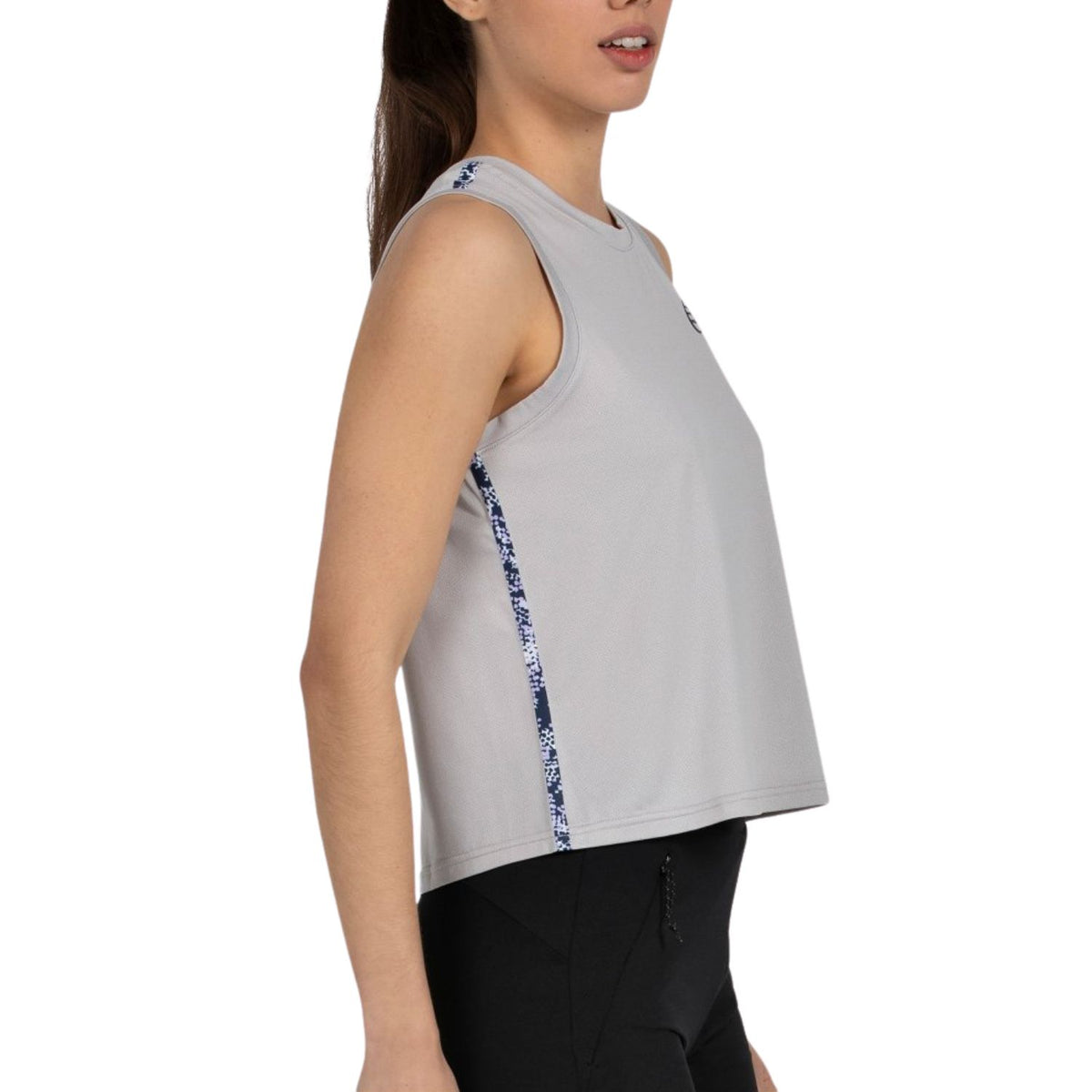 Zijaanzicht van de lichtgrijze Bullpadel W Palacel tanktop met korte cropped snit