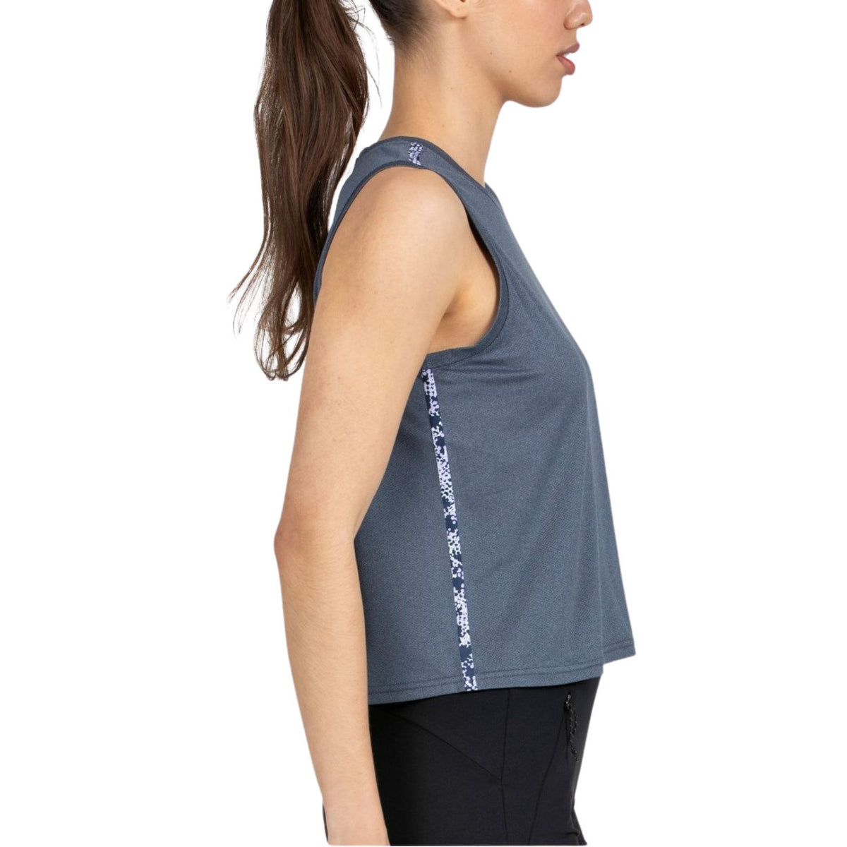 Zijaanzicht van de grijsblauwe Bullpadel W Palacel tanktop met tekstband langs de zij
