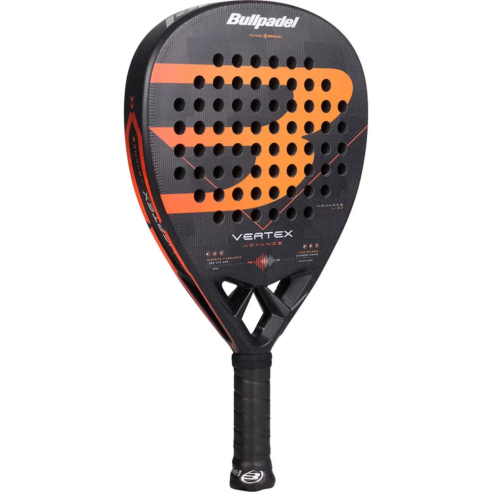 Bullpadel Vertex Advance 26 padelracket schuin vooraanzicht, diamantvorm in zwart