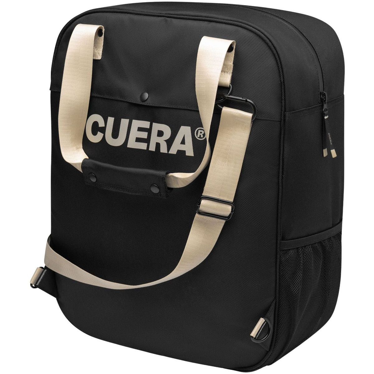 Vooraanzicht van de zwarte Cuera Oncourt Small backpack met groot Cuera-logo en zijrits