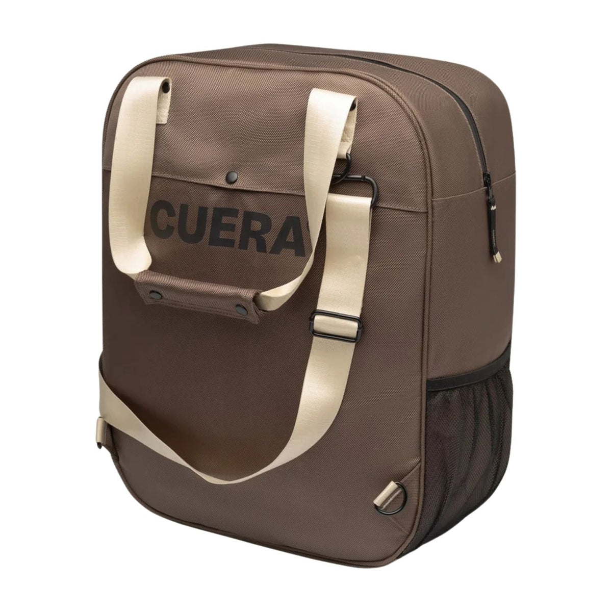 Vooraanzicht van de bruine Cuera Oncourt Small backpack met Cuera-logo op de voorklep