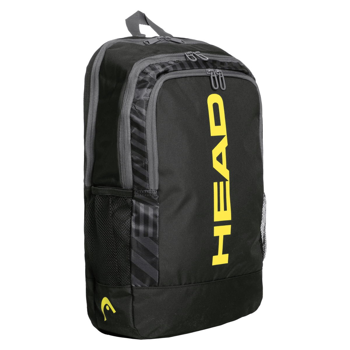 Schuin zijaanzicht van de zwarte Head 17L backpack met grijs streeppatroon en geel logo