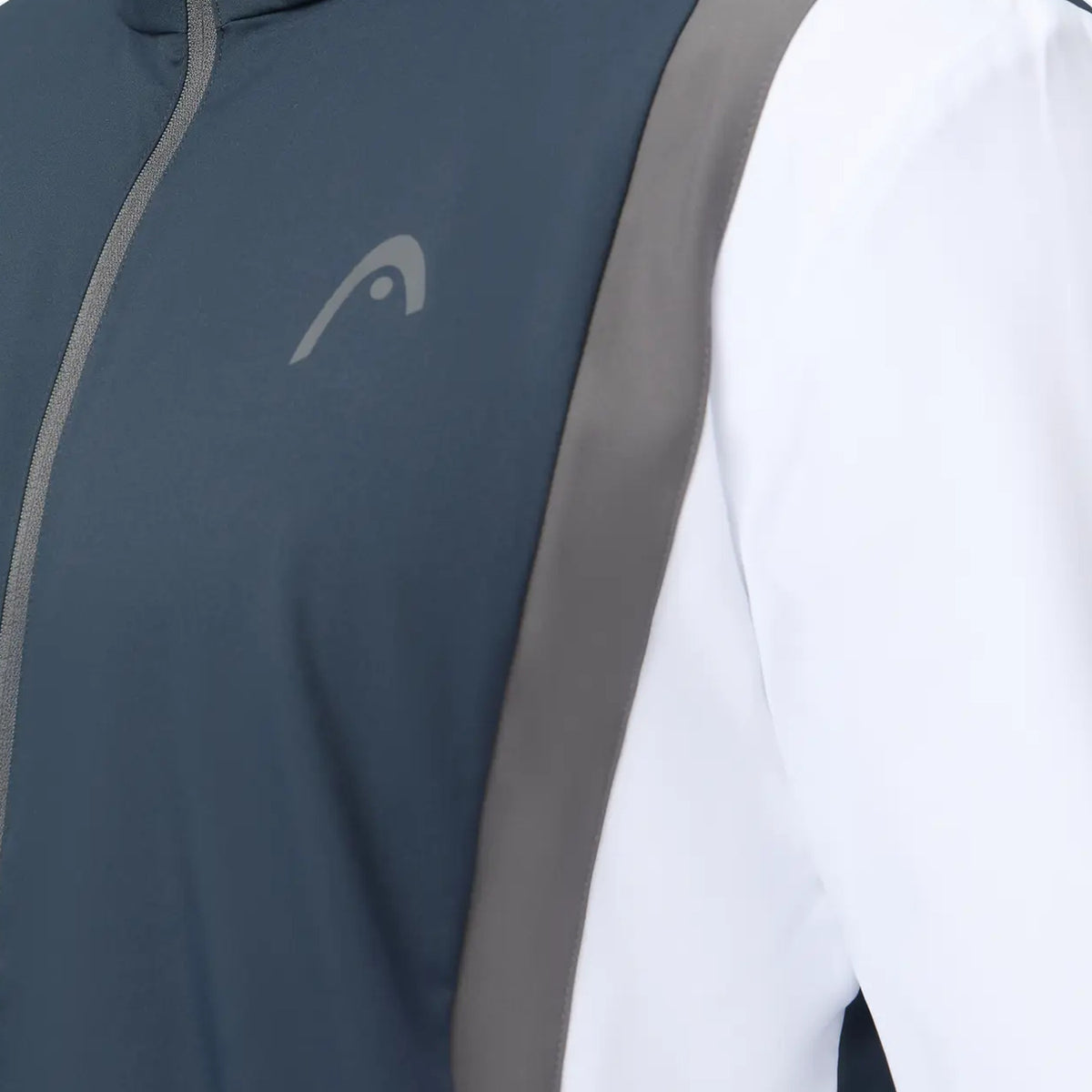 Detail van het Head Club 25 Jacket in Navy/White - HEAD-logo, rits en grijze contrastbies van dichtbij
