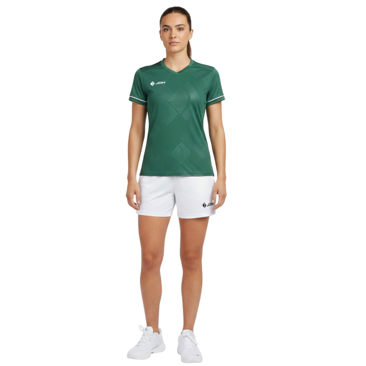 Model draagt de JDH Carbon W Pro set met groen shirt en witte short