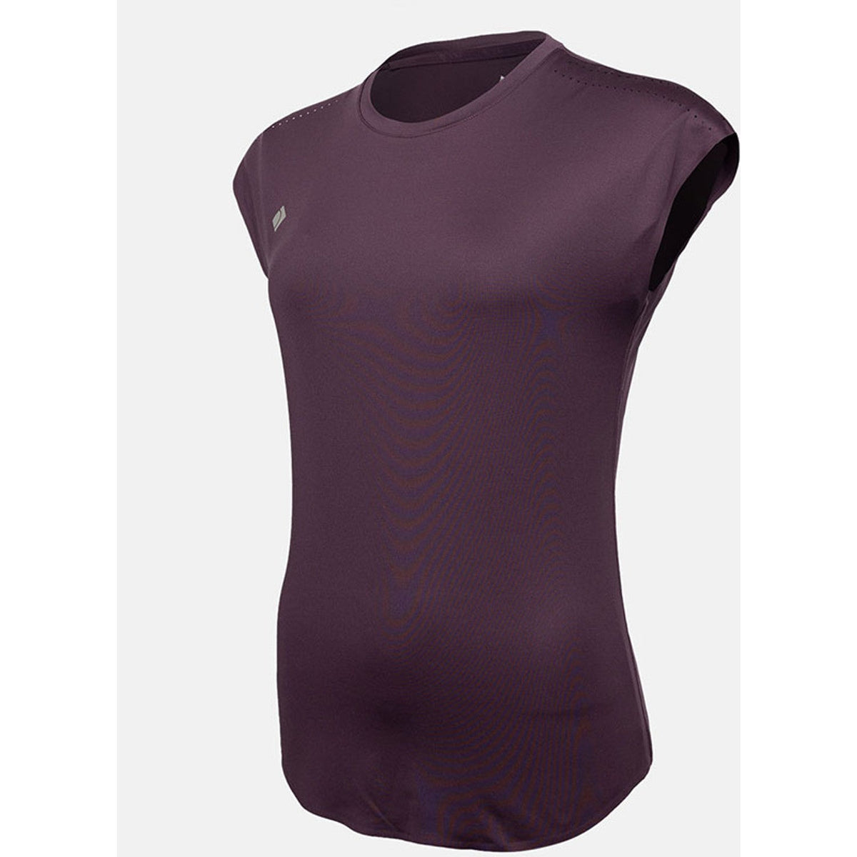 Schuin achteraanzicht van het aubergine JDH W Performance T-Shirt met kapmouw