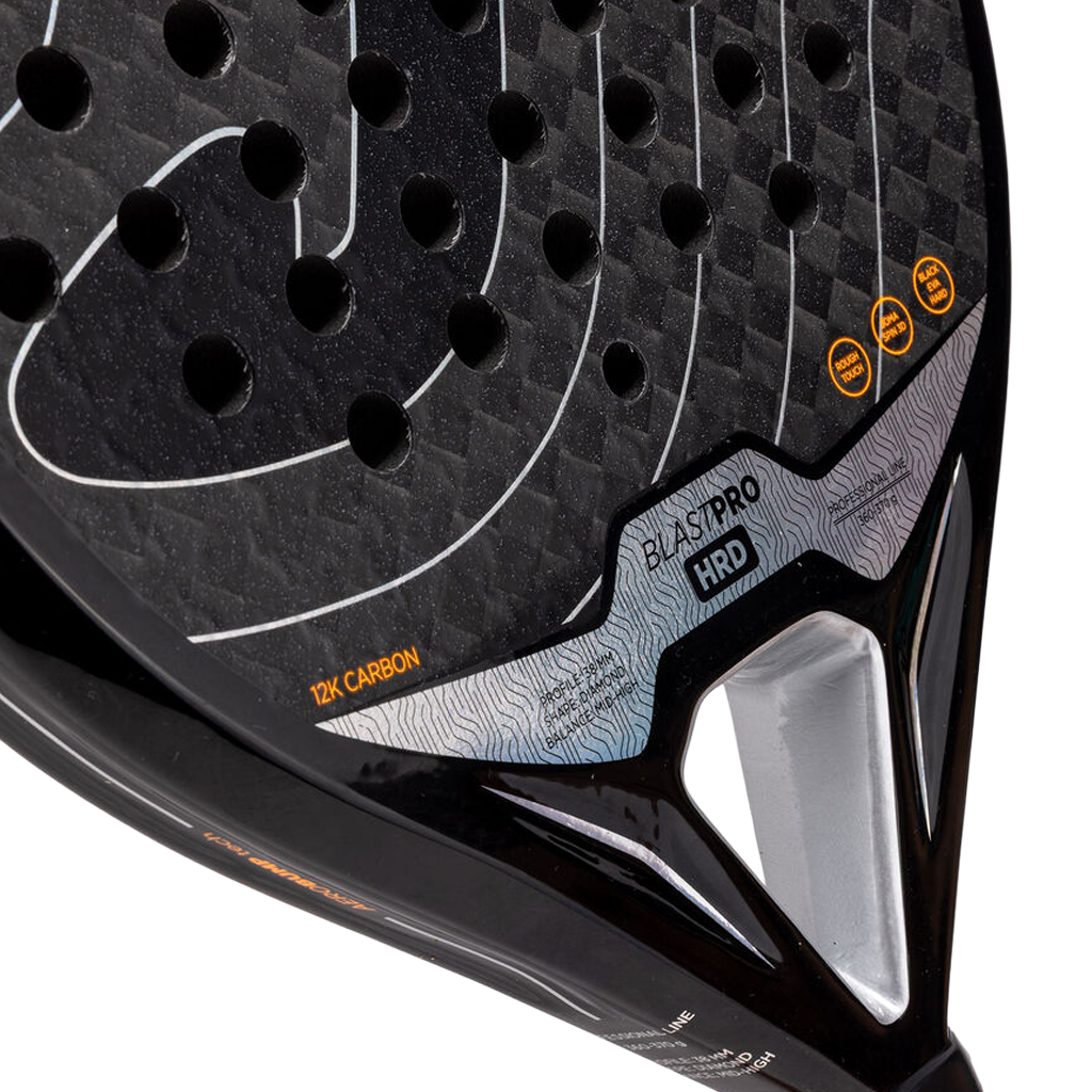 Detail van het hart van het Joma Blast Pro Hrd 2026 met 3K Carbon-aanduiding