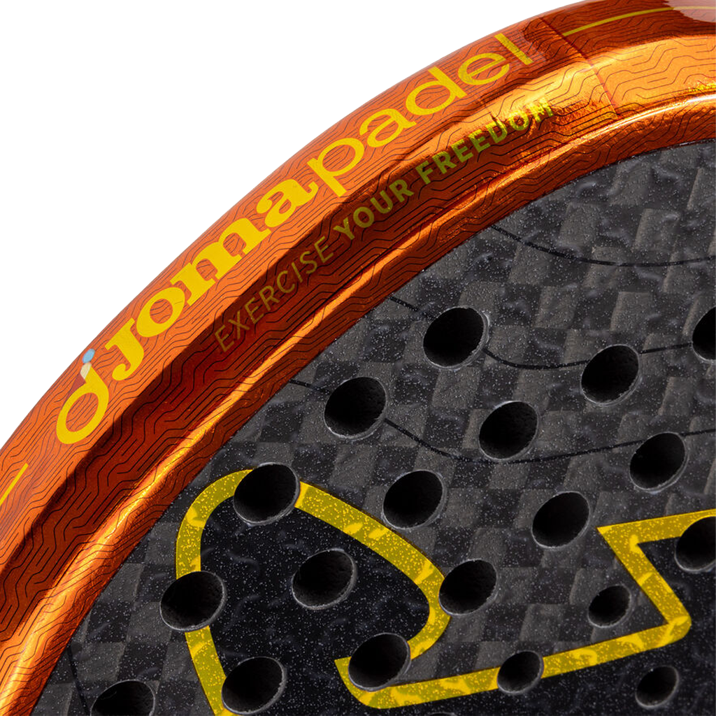 Close-up van de oranje framerand van het Joma Blast Pro Sft 2026 met Jomapadel-opdruk