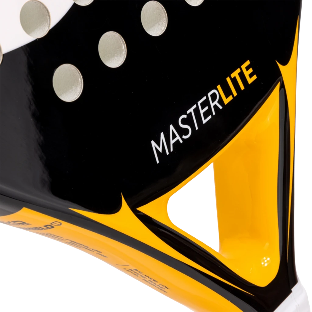 Detail van het gele hart van het Joma Master 2026 met Masterlite-opdruk