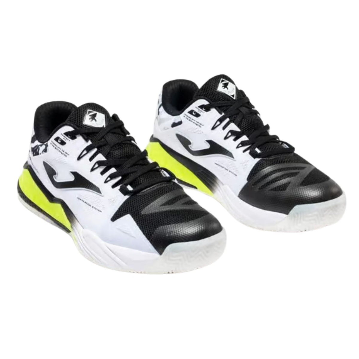 Paar Joma Spin Men 2026 padelschoenen in wit met zwarte hiel en gele zool