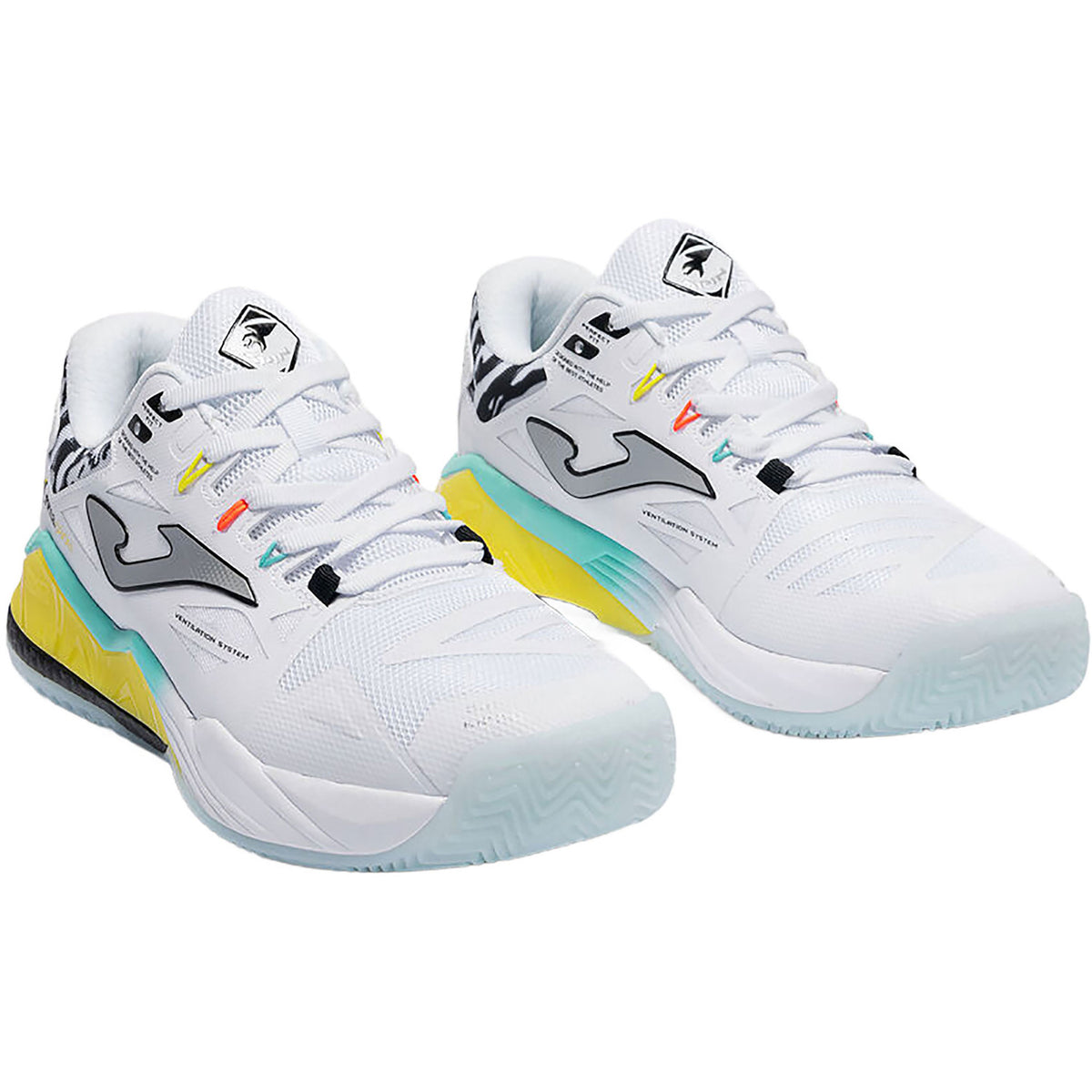 Paar Joma Spin Men 2026 padelschoenen in wit met gele tussenzool