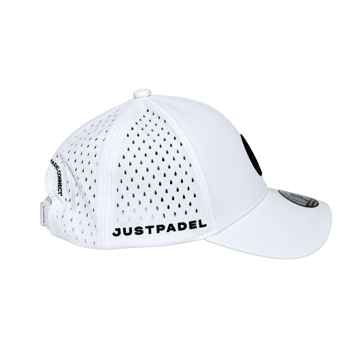 Zijaanzicht van de witte Justpadel padelpet met geperforeerde zijkant en JUSTPADEL