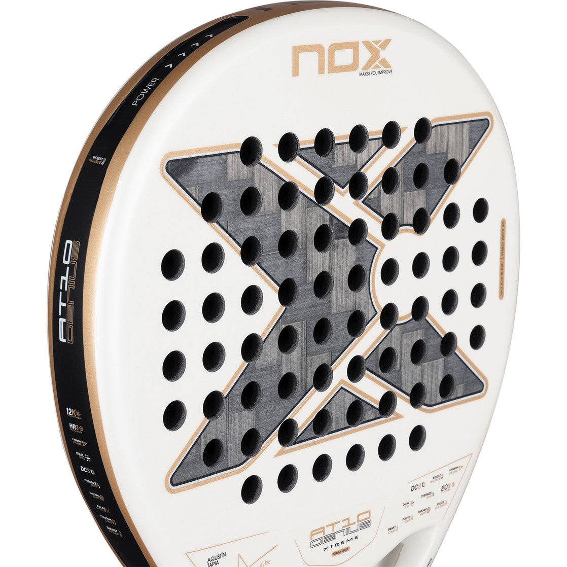 Close-up van het slagvlak van de NOX AT10 Genius 12K Xtrem 2026 met grijs kruisdessin