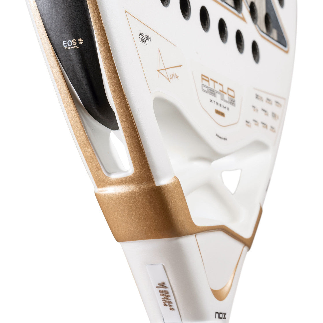 Detail van de gouden framerand van de NOX AT10 Genius 12K Xtrem 2026