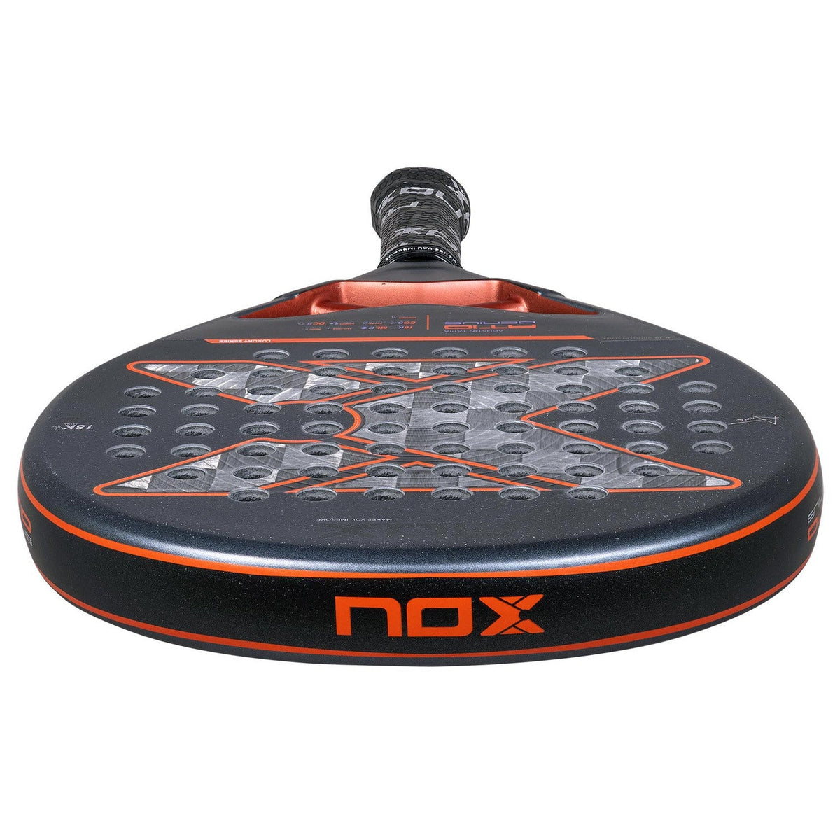 Bovenaanzicht van de NOX AT10 Genius 18K met oranje nox-logo op de framerand