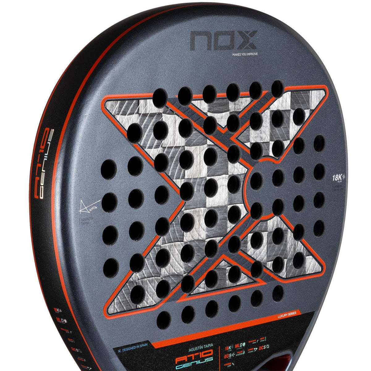 Close-up van het grijze slagvlak van de NOX AT10 Genius 18K met zilvergrijs X-motief