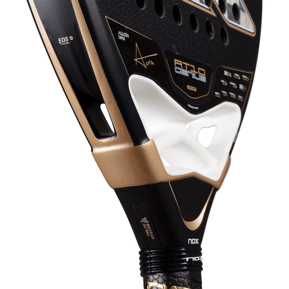 Detail van het witte hart van de NOX AT10 Genius 18K 2026 met gouden rand