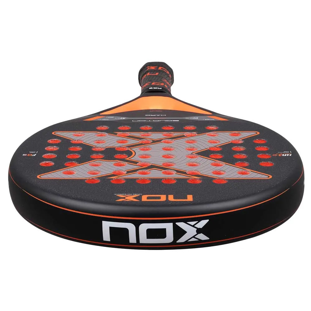 Bovenaanzicht van de NOX Equation Hard Advanced 2026 met zwarte framerand