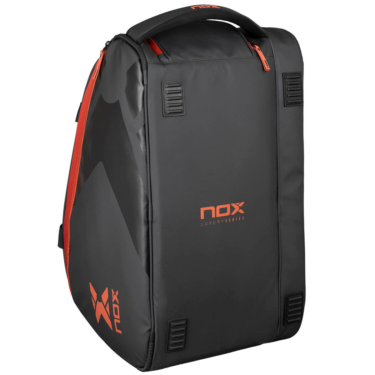 Rechtopstaande zwarte Nox Luxury Open Series met rood Nox-logo en rode bovenritsen