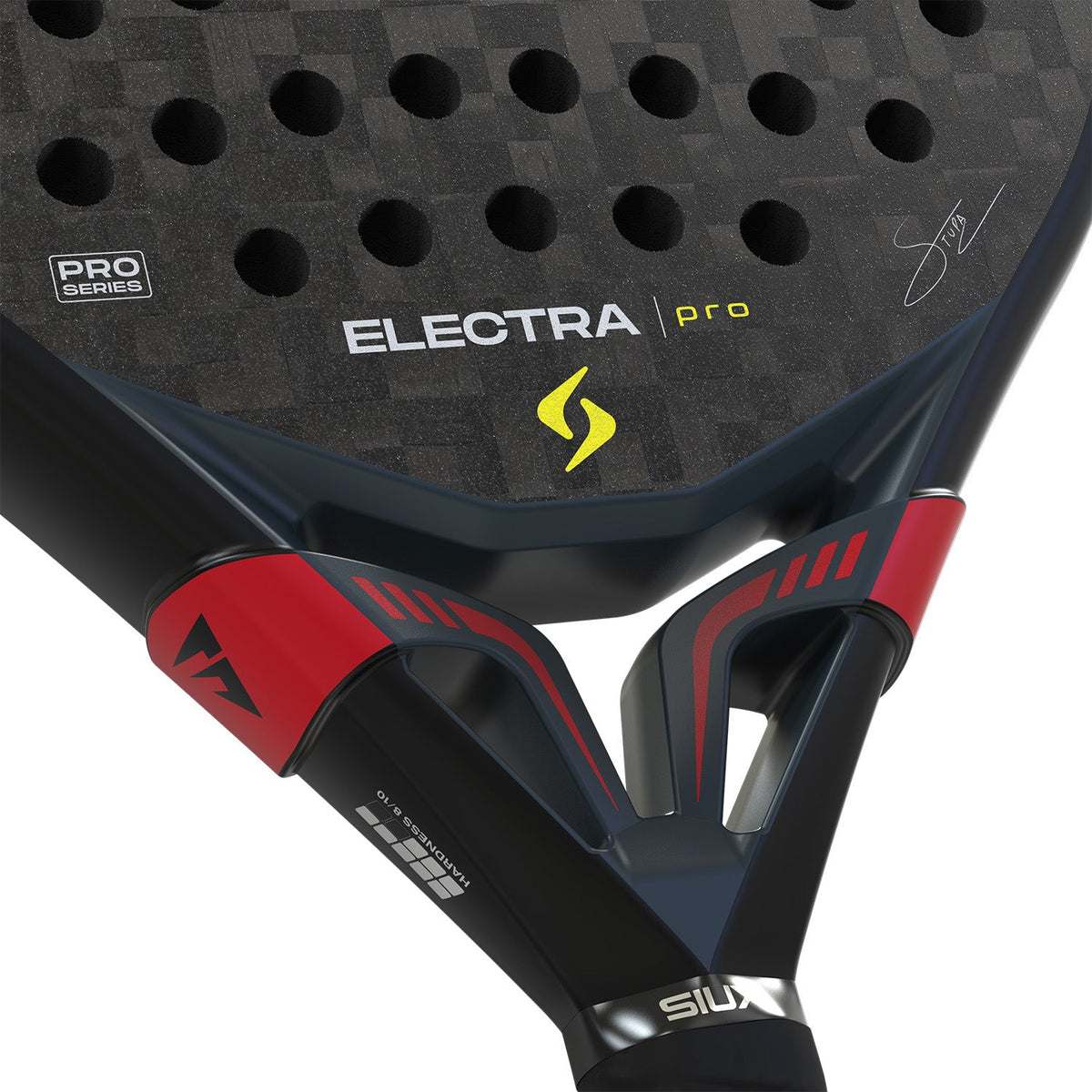 Close-up of the centre of the Siux Electra Pro 26 with a yellow logo and the text ‘ELECTRA pro’ printed on it