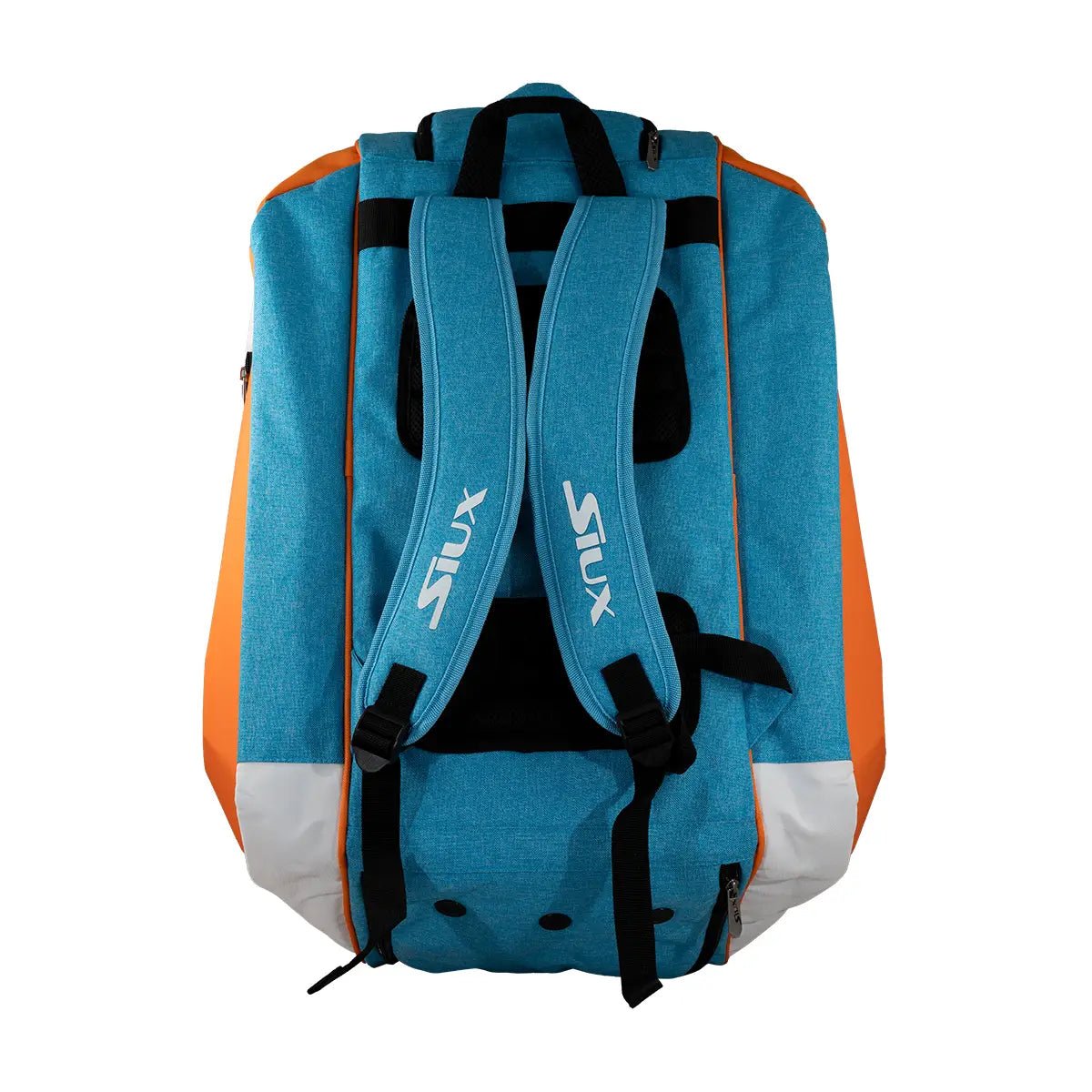 Achterzijde van de oranje-blauwe Siux Pro Tour racketbag met wit paneel en rugbanden