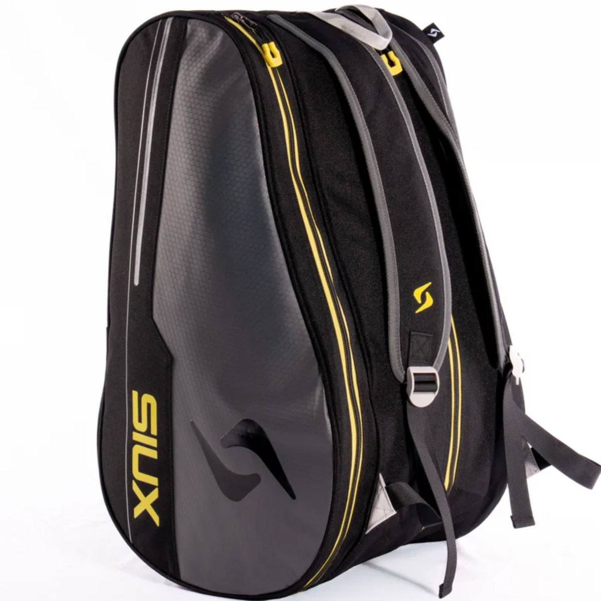 Bovenaanzicht van de zwarte Siux Pulse 2026 racketbag met twee gele ritsen naast elkaar