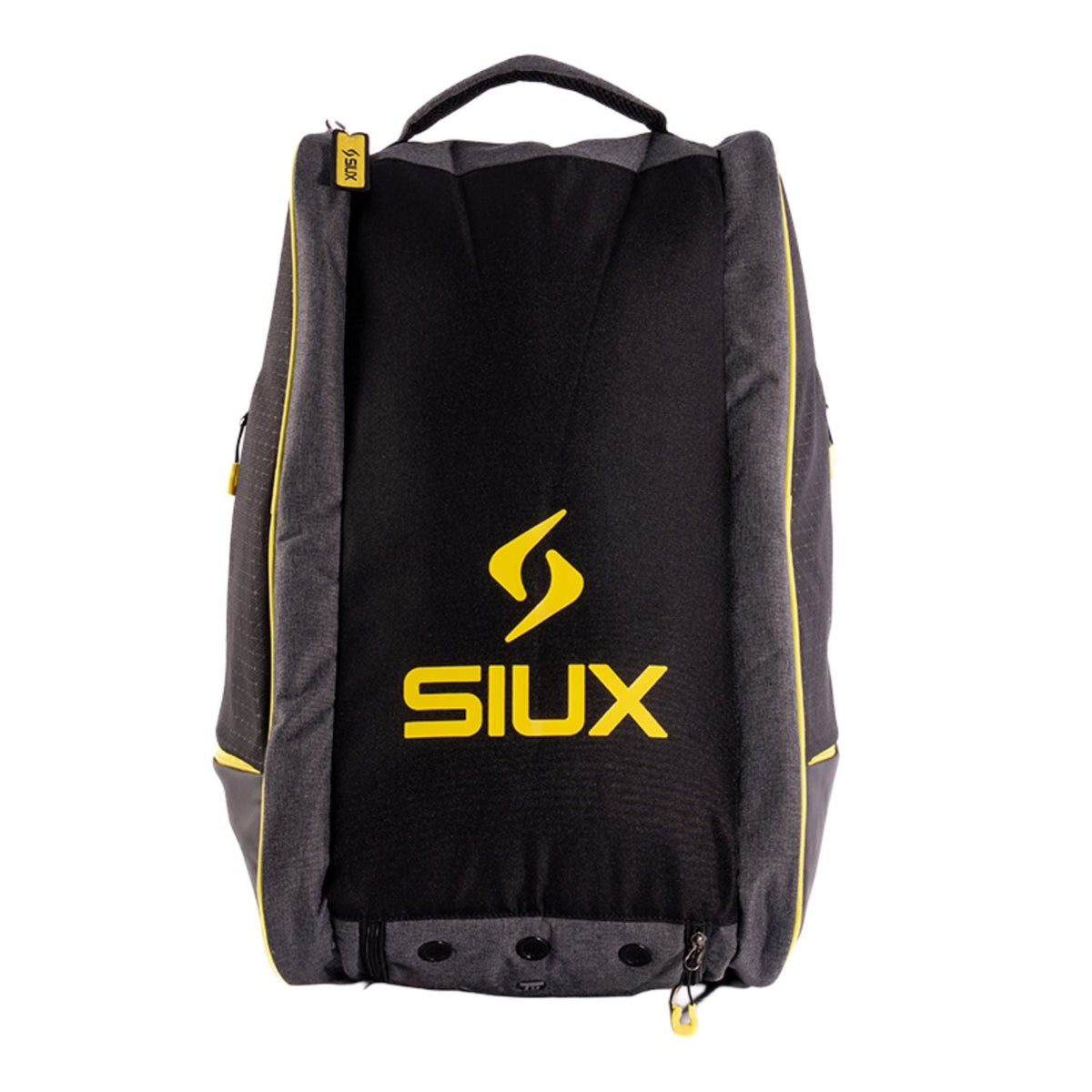 Kopse kant van de zwarte Siux Trail 2026 racketbag met groot geel Siux-logo en draaggreep