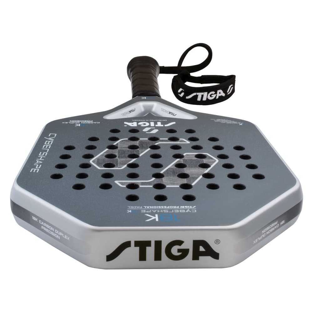 Bovenaanzicht van de Stiga Cybershape 18K 2 met zwart STIGA-logo op zilveren rand