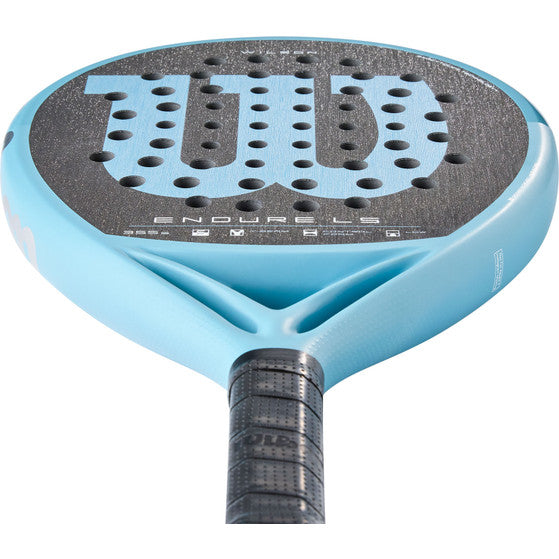 Close-up van het grijze slagvlak van het Wilson Endure LS V1 met ENDURE-opdruk