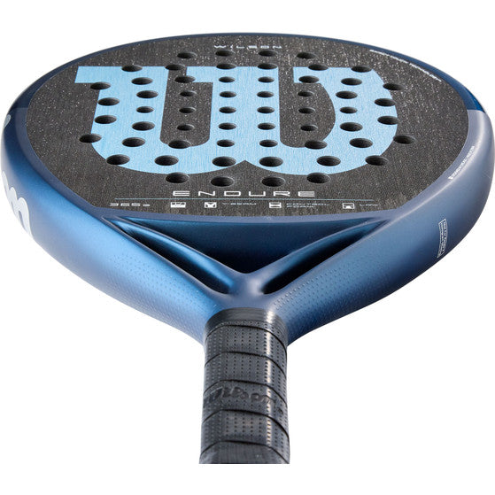 Close-up van het grijze slagvlak van het Wilson Endure V1 met ENDURE-opdruk