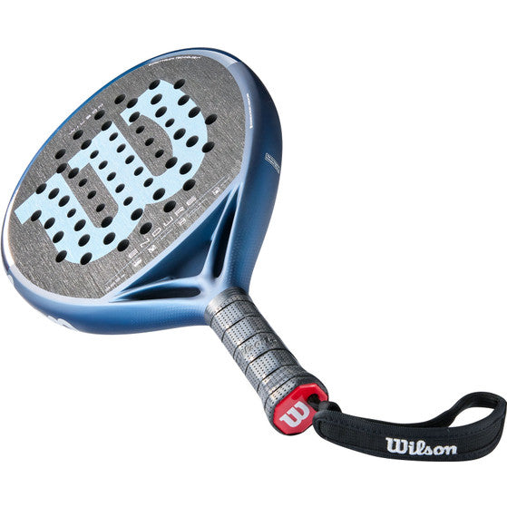 Wilson Endure V1 schuin bovenaanzicht met grijze grip en zwarte Wilson-polsband