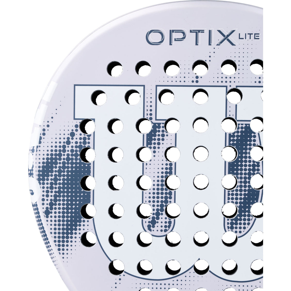 Close-up van het slagvlak van het Wilson Optix Lite V2 met blauw Wilson-logo