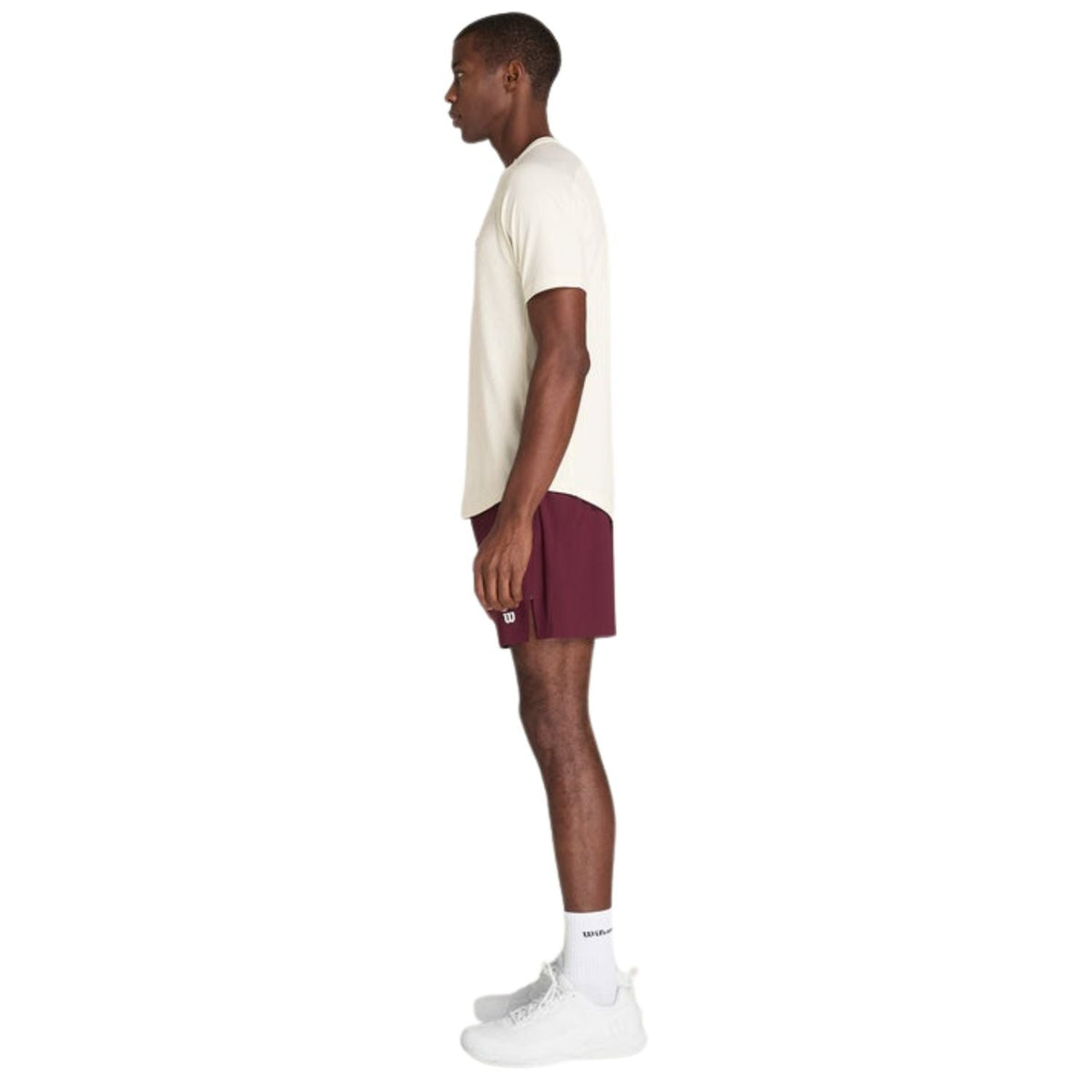 Zijaanzicht ten voeten uit van het beige Wilson Serve Out T-shirt