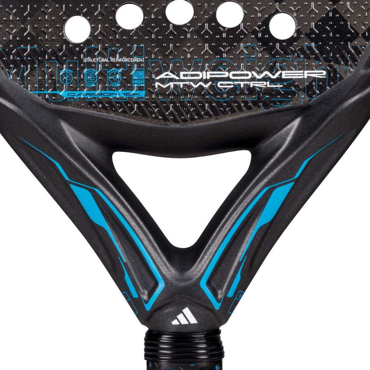 Detail van het hart van de Adidas Adipower Multiweight CTRL 3.4 met blauwe accenten