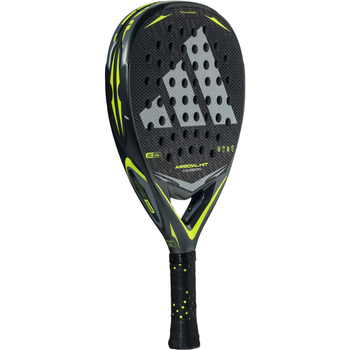 Adidas Arrow Hit Carbon 2026 schuin vooraanzicht, diamantvorm in zwart carbon