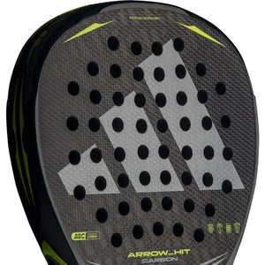 Close-up van het carbon slagvlak van de Arrow Hit Carbon 2026 met zilveren logo