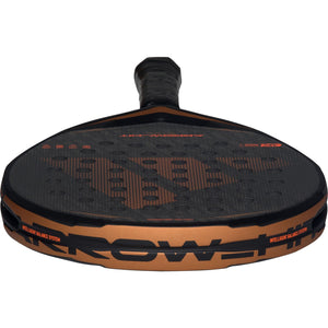 Bovenaanzicht van de Adidas Arrow Hit CTRL 2026 met Arrow-opdruk op de framerand