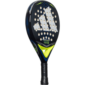 Adidas Arrow Hit Jr 2026 schuin vooraanzicht in zwart met limegroen