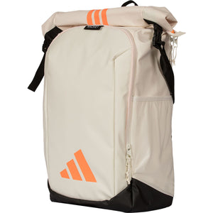 Schuin vooraanzicht van de cremekleurige Adidas Backpack Multigame 2026 met oranje logo