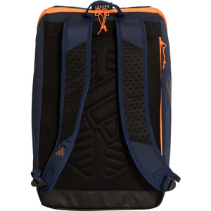 Achterzijde van de donkerblauwe Adidas Protour 2026 met gevoerde zwarte rugpanelen.