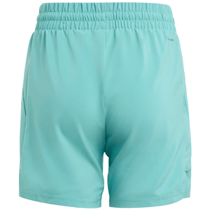 Achteraanzicht van de turquoise Adidas Boys Club short met effen achterpand en elastische band