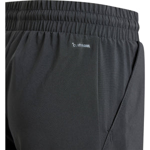 Detail van de taille van de zwarte Adidas Boys Club short met Climacool-opdruk en steekzak