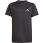 Vooraanzicht van het zwarte Adidas Boys Club T-shirt met wit logo op de rechterborst