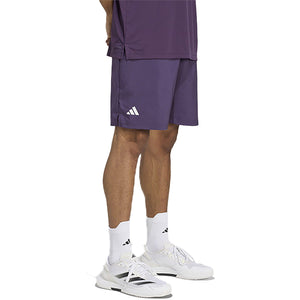 Adidas Club 3-Stripes short voor heren in donkerpaars, gedragen vooraanzicht
