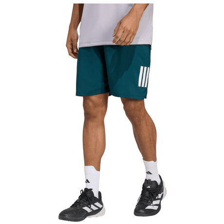 Adidas Club 3-Stripes short voor heren in donkergroen, gedragen vooraanzicht