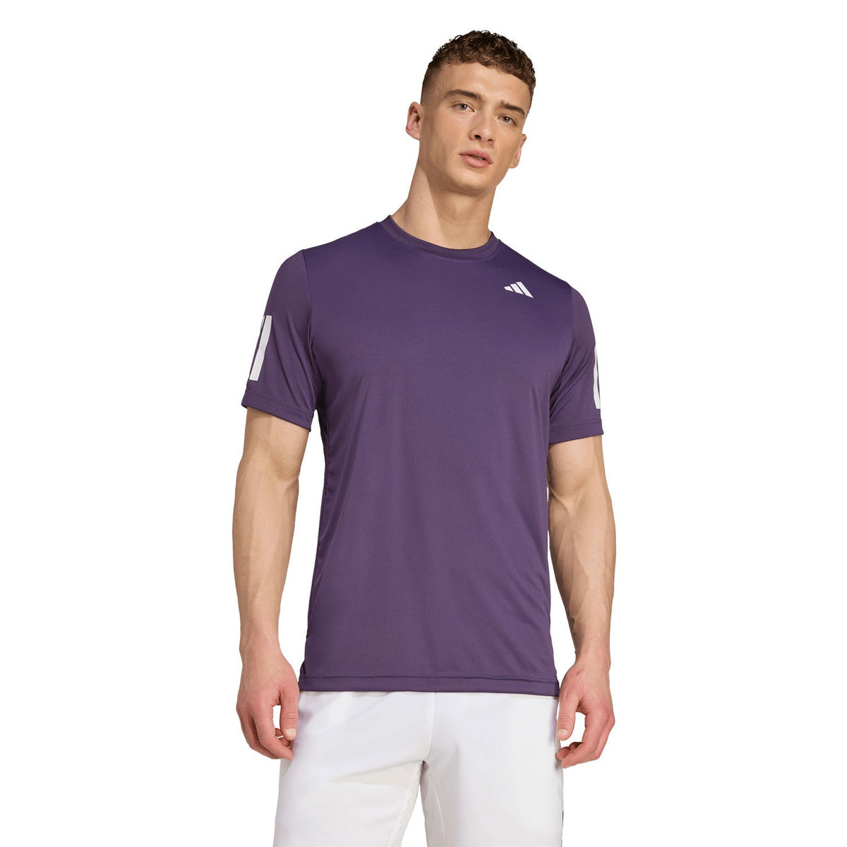 Adidas Club 3-Stripes T-shirt voor heren in donkerpaars, gedragen vooraanzicht