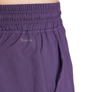 Detail van de elastische taille van de paarse Adidas Club short