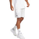 Model draagt de witte Adidas Club Stretch short met witte sokken en padelschoenen