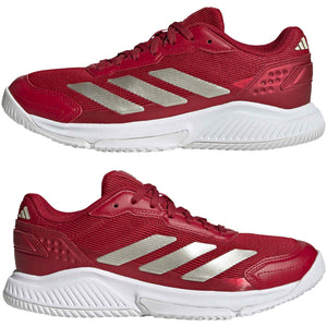 Paar rode Adidas Courtquick W damespadelschoenen met zilveren strepen